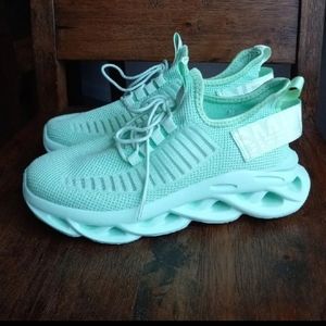 Women's Breathable Sneaker